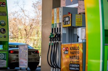 Megugrik a benzin és a gázolaj ára szerdától
