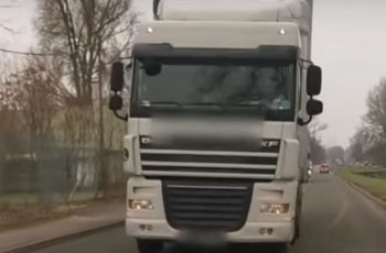 Ideges lett a kamionos, ráhúzta a kormányt a szembejövő autósra Budapesten