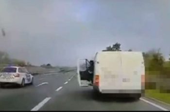 Mozgó járműből ugrott ki a rendőrök elől menekülő férfi