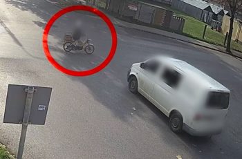 Nem vette észre a stoptáblát, fékezés nélkül nekiment egy motorosnak