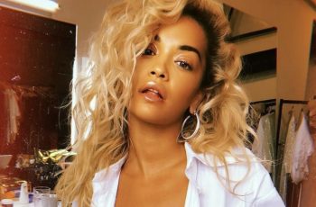 Rita Ora-val szívesen elmennénk nyaralni, mert az énekesnő nagyon elemében van