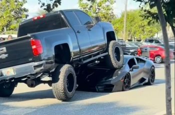 Elnézte a parkolót és egy Lambóra tetejére parkolt egy hölgy