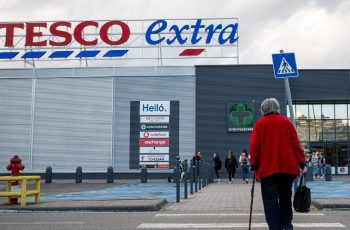 Kivonulhat Magyarországról a Tesco, 22 ezer munkavállalót érinthet a döntés