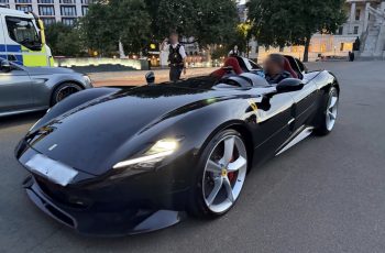 Másfél milliárdos Ferrarit is lefoglalt a rendőrség egy ellenőrzés során