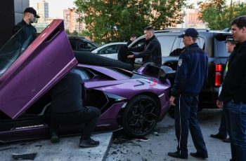2 ember életébe került amikor az 1,4 milliárd Ft-os Lamborghini a házba csapódott